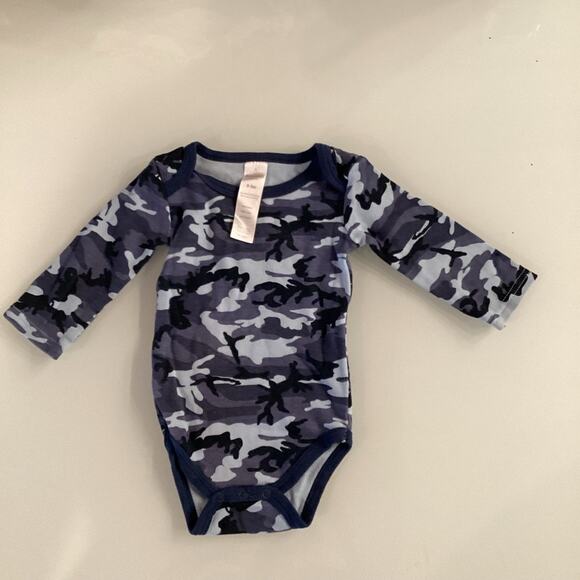 Lot of 2 Baby Outfits With A Hat 0-3 Months NWOT - Picture 3 of 3